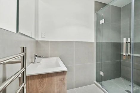 Photo of property in 40 Ramwall Place, Weymouth, Auckland, 2103