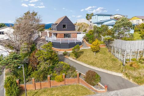 Photo of property in 296 Maungaraki Road, Maungaraki, Lower Hutt, 5010