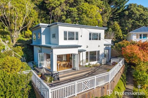 Photo of property in 31 Walter Road, Lowry Bay, Lower Hutt, 5013