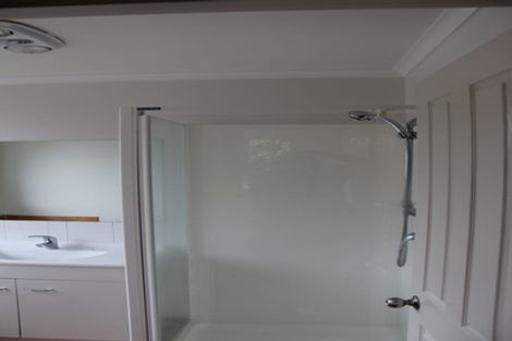 Photo of property in 28 Les Marston Place, Pukekohe, 2120