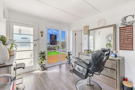 Photo of property in 16 Alberta Road, Glen Avon, New Plymouth, 4312