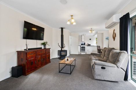 Photo of property in 71 Hillcrest Drive, Kelvin Grove, Palmerston North, 4414