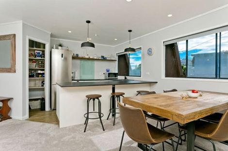 Photo of property in 8/27 Rangatira Road, Birkdale, Auckland, 0626