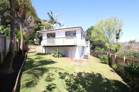 Photo of property in 2/13 Montclair Rise, Browns Bay, Auckland, 0630