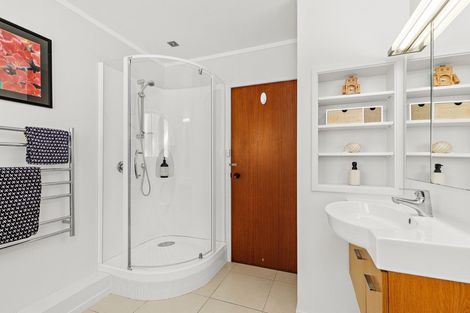 Photo of property in 39 Harbour View Road, Point Wells, 0986