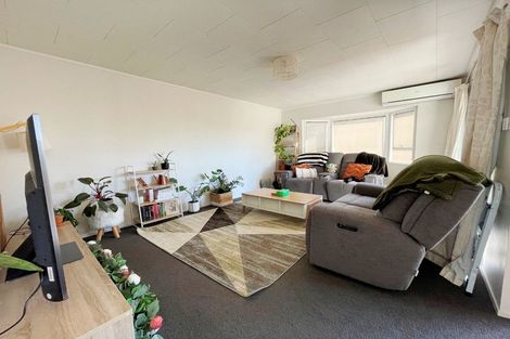 Photo of property in 2/1 Landsdale Place, Massey, Auckland, 0614