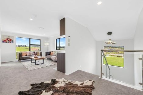 Photo of property in 48 Emerald Avenue, Rosehill, 2113
