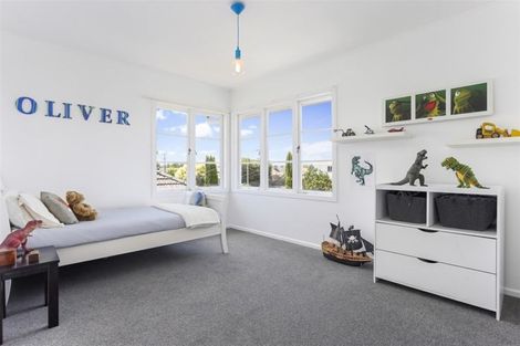 Photo of property in 53 Beach Road, Te Atatu Peninsula, Auckland, 0610