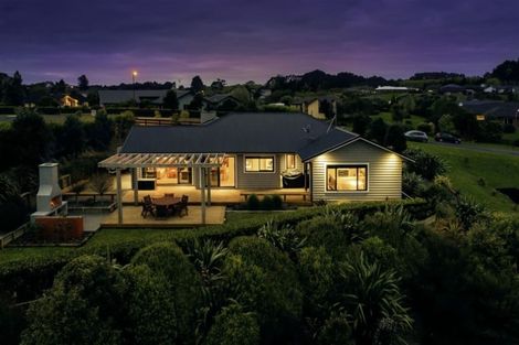 Photo of property in 14 Kendallvale Drive, Waiuku, 2123