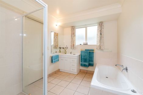 Photo of property in 17 Lasque Place, Glen Eden, Auckland, 0602