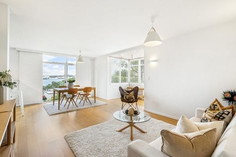Photo of property in 3/25 Stanley Point Road, Stanley Point, Auckland, 0624