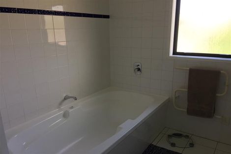 Photo of property in 40 Lyons Avenue, Murrays Bay, Auckland, 0630