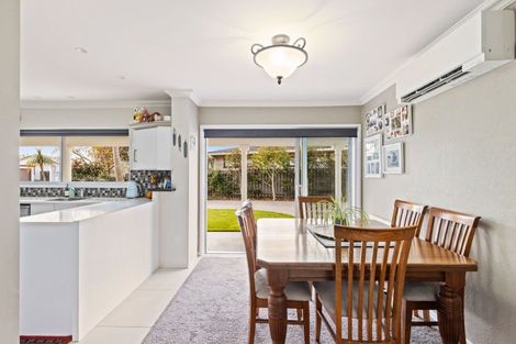 Photo of property in 5 Tamati Place, Merrilands, New Plymouth, 4312