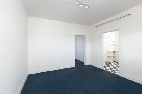 Photo of property in Devonport Apartments, 50/127 Saint Aubyn Street, New Plymouth, 4310