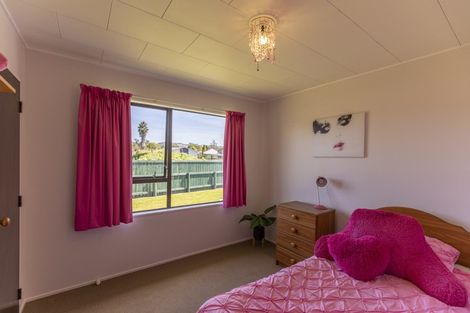Photo of property in 7 Latham Stubbs Crescent, Waipawa, 4210