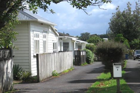 Photo of property in 2/103 Titirangi Road, New Lynn, Auckland, 0600