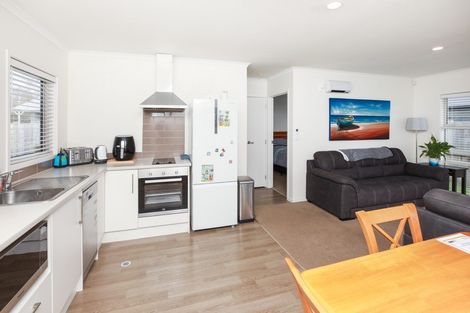 Photo of property in 28u3 Heath Street, Saint Andrews, Hamilton, 3200