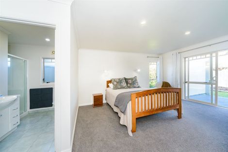 Photo of property in 5 Montana Way, Milson, Palmerston North, 4414