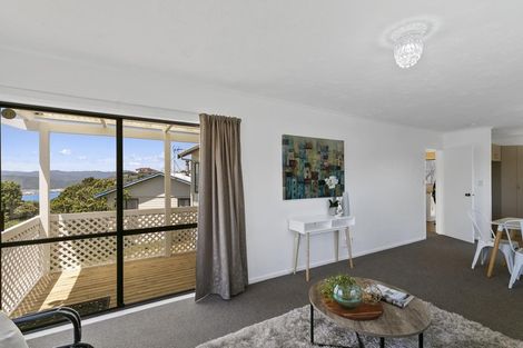 Photo of property in 11 Fernhaven Grove, Newlands, Wellington, 6037