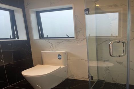 Photo of property in 233 Lake Road, Northcote, Auckland, 0627