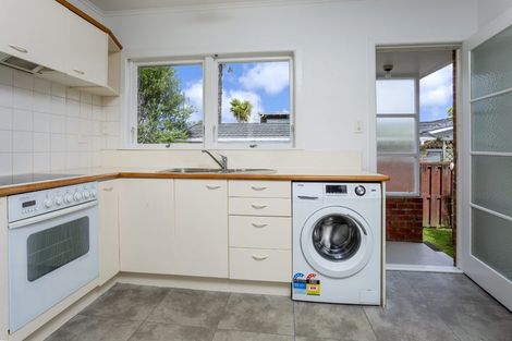 Photo of property in 1/18 Evelyn Place, Hillcrest, Auckland, 0627