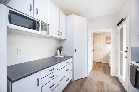 Photo of property in 2 Escort Grove, Awapuni, Palmerston North, 4412