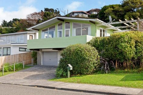 Photo of property in 25 Churton Drive, Churton Park, Wellington, 6037