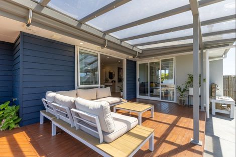 Photo of property in 6 Atlantic Drive, Fitzherbert, Palmerston North, 4410
