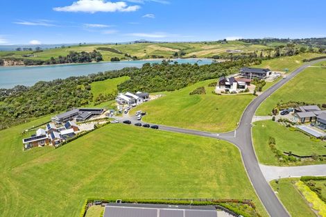 Photo of property in 1 Takahuri Place, Okura Bush, Silverdale, 0794