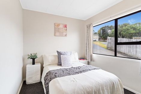 Photo of property in 28 Moire Road, Massey, Auckland, 0614