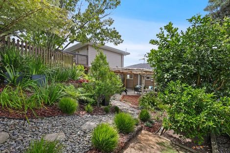 Photo of property in 16 Judkins Crescent, Cockle Bay, Auckland, 2014