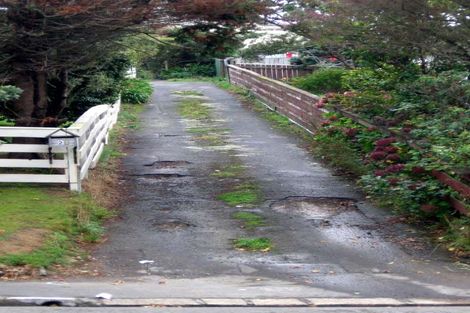 Photo of property in 28 Stewart Drive, Newlands, Wellington, 6037