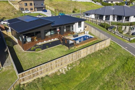 Photo of property in 15 Bob Carter Place, Welcome Bay, Tauranga, 3175