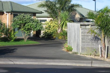 Photo of property in 18 Francis Skinner Place, Orewa, 0931