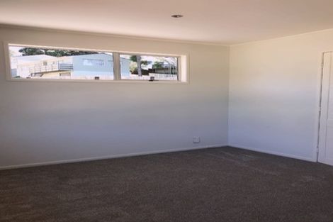 Photo of property in 8 Jenanne Place, Totara Vale, Auckland, 0629