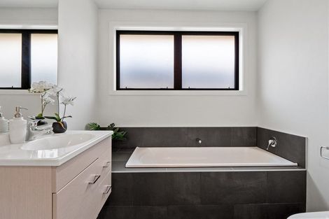 Photo of property in 106a Risinghurst Terrace, Lower Shotover, Queenstown, 9304
