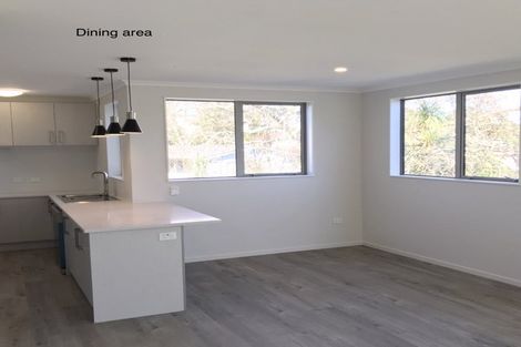 Photo of property in 2d/4 Sunnynook Road, Sunnynook, Auckland, 0620