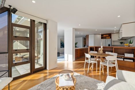 Photo of property in 2/326 Oriental Parade, Oriental Bay, Wellington, 6011