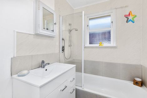 Photo of property in 66 Oakleigh Street, Maungaraki, Lower Hutt, 5010