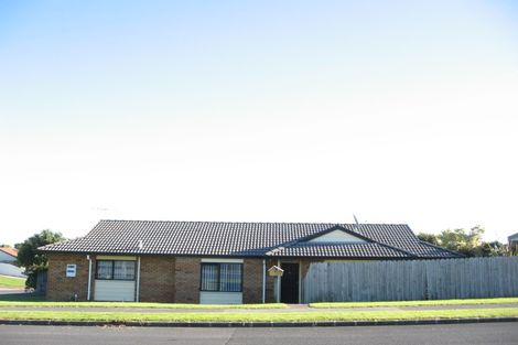 Photo of property in 1 Bernina Place, Weymouth, Auckland, 2103