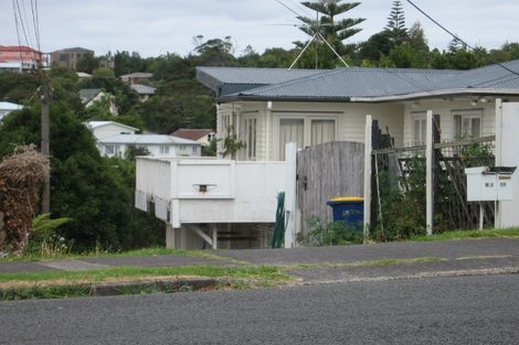 Photo of property in 2/107 Stanley Road, Glenfield, Auckland, 0629