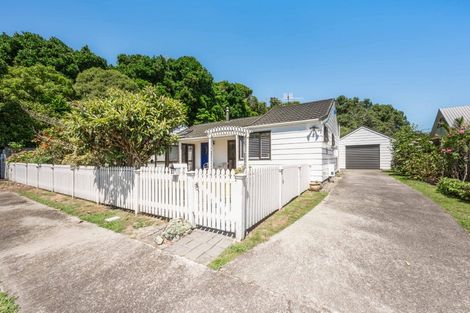 Photo of property in 81 Nimmo Avenue East, Waikanae, 5036