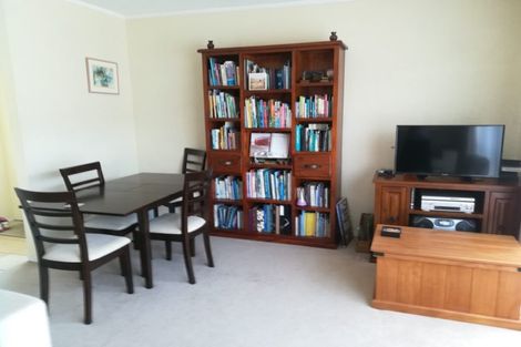 Photo of property in 2/16 Waimai Avenue, Weymouth, Auckland, 2103