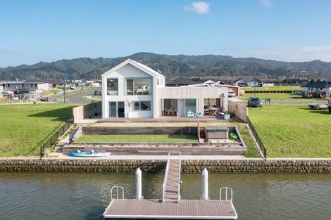 Photo of property in 16 Ngaroma Crescent, Whitianga, 3510