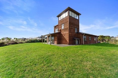 Photo of property in 80 Reay Mackay Grove, Waikawa Beach, Manakau, 5573