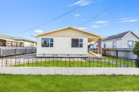 Photo of property in 19 Railway Esplanade, East Gore, Gore, 9710