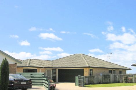 Photo of property in 15b Sequoia Grove, Mount Maunganui, 3116