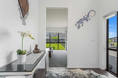 Photo of property in 9 Lady Jocelyn Place, Whitianga, 3510