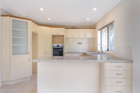 Photo of property in 6 Dairyland Drive, East Tamaki Heights, Auckland, 2016