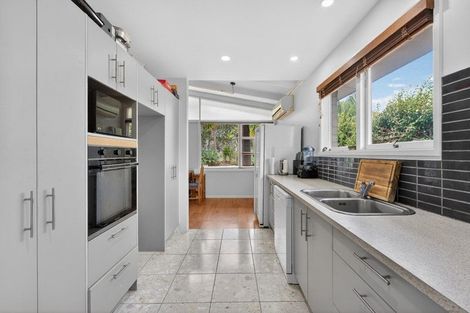 Photo of property in 12 Garmons Way, Castor Bay, Auckland, 0620